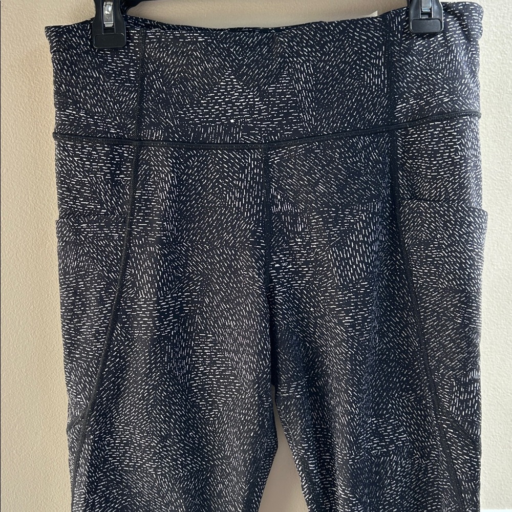 Athleta Salutation Stash Rainwater Pocket Tight Size Large